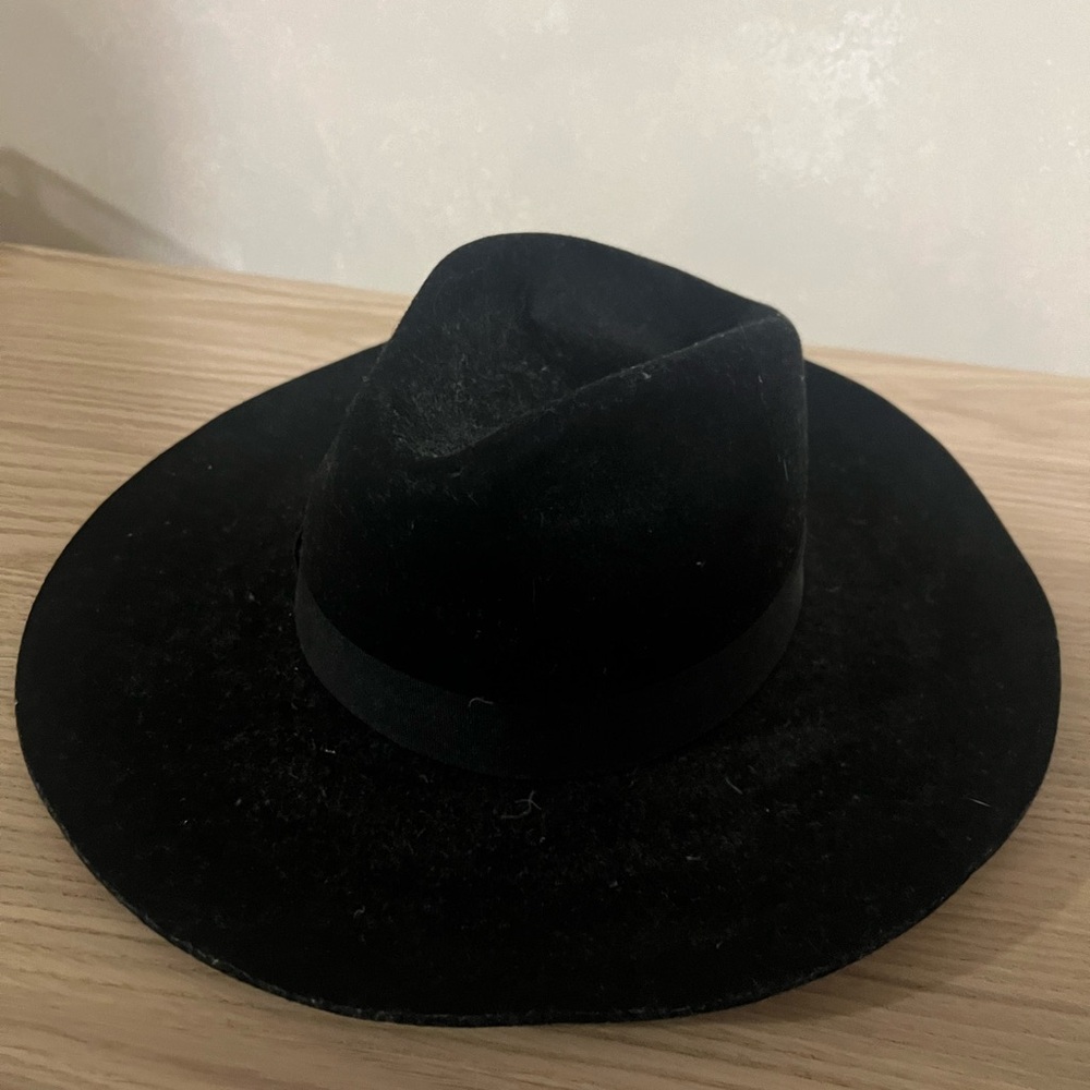 Black FlatBrim Suede/Velvet-like Hat